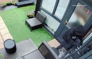 Γλυκατζής διαρρήκτης εισέβαλε σε σπίτι και έφαγε κομμάτι από τούρτα γενεθλίων (βίντεο)