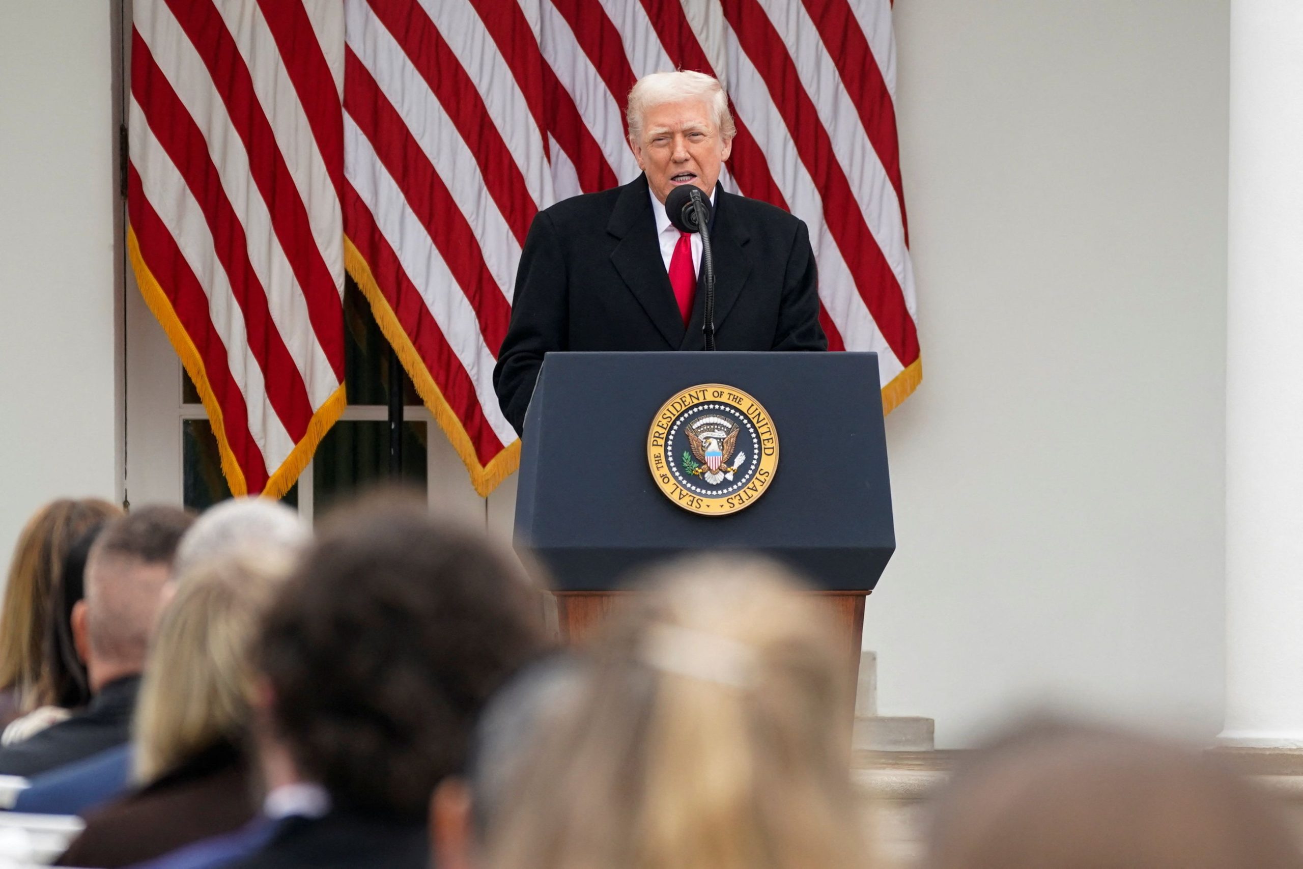 Ο Ντόναλντ Τραμπ διαφωνεί με τον αρχιτέκτονά του για το μέγεθος της αίθουσας χορού του Λευκού Οίκου