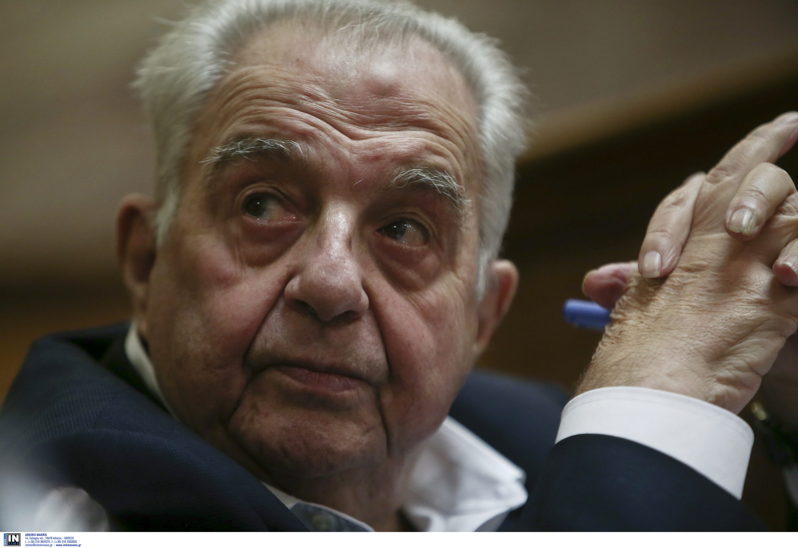 &Omicron; &Sigma;&Upsilon;&Rho;&Iota;&Zeta;&Alpha; &alpha;&nu;&alpha;&beta;ά&lambda;&lambda;&epsilon;&iota; ό&lambda;&epsilon;&sigmaf; &tau;&iota;&sigmaf; &sigma;&upsilon;&nu;&epsilon;&delta;&rho;&iota;ά&sigma;&epsilon;&iota;&sigmaf; &tau;&omicron;&upsilon; &mu;έ&chi;&rho;&iota; &tau;&eta;&nu; &kappa;&eta;&delta;&epsilon;ί&alpha; &tau;&omicron;&upsilon; &Alpha;&lambda;έ&kappa;&omicron;&upsilon; &Phi;&lambda;&alpha;&mu;&pi;&omicron;&upsilon;&rho;ά&rho;&eta;