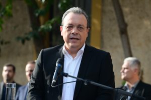 Σωκράτης Φάμελλος για Αλέκο Φλαμπουράρη: «Στο πρόσωπο του βλέπαμε μια γενιά που στάθηκε όρθια και στήριξε την πατρίδα μας»