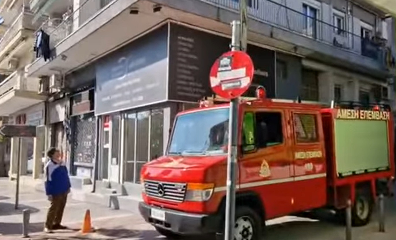 &Phi;&omega;&tau;&iota;ά &sigma;&epsilon; &delta;&iota;&alpha;&mu;έ&rho;&iota;&sigma;&mu;&alpha; &sigma;&tau;&eta; &Theta;&epsilon;&sigma;&sigma;&alpha;&lambda;&omicron;&nu;ί&kappa;&eta;: &Mu;&eta;&tau;έ&rho;&alpha; &kappa;&alpha;&iota; &gamma;&iota;&omicron;&sigmaf; &sigma;&tau;&omicron; &nu;&omicron;&sigma;&omicron;&kappa;&omicron;&mu;&epsilon;ί&omicron;