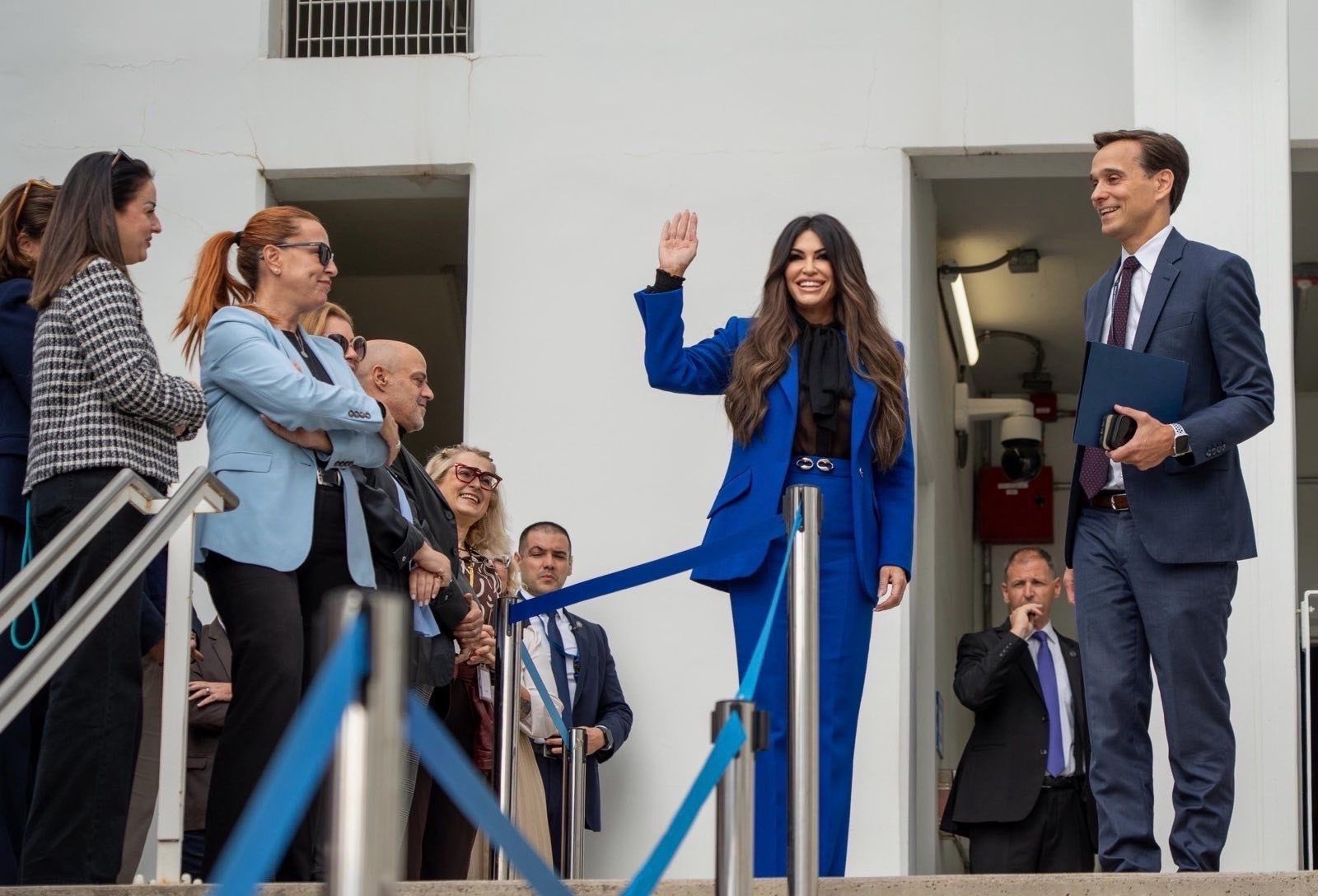 &Kappa;ί&mu;&pi;&epsilon;&rho;&lambda;&iota; &Gamma;&kappa;ί&lambda;&phi;&omicron;ϊ&lambda;: &Sigma;ή&mu;&epsilon;&rho;&alpha; &tau;&alpha; &delta;&iota;&alpha;&pi;&iota;&sigma;&tau;&epsilon;&upsilon;&tau;ή&rho;&iota;&alpha; &sigma;&tau;&omicron;&nu; &Pi;&rho;ό&epsilon;&delta;&rho;&omicron; &tau;&eta;&sigmaf; &Delta;&eta;&mu;&omicron;&kappa;&rho;&alpha;&tau;ί&alpha;&sigmaf; - &Tau;&eta;&nu; &Tau;&epsilon;&tau;ά&rho;&tau;&eta; &eta; &sigma;&upsilon;&nu;ά&nu;&tau;&eta;&sigma;&eta; &mu;&epsilon; &Mu;&eta;&tau;&sigma;&omicron;&tau;ά&kappa;&eta;