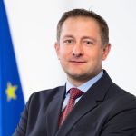 Επίτροπος Γεωργίας Κομισιόν στα «ΝΕΑ»: Δεν συνδέεται το σχέδιο δράσης για τον ΟΠΕΚΕΠΕ με τις πληρωμές