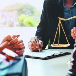 Ανατροπή στις κληρονομιές: Τέλος τα αδελφομοίρια, ένας παίρνει το σπίτι