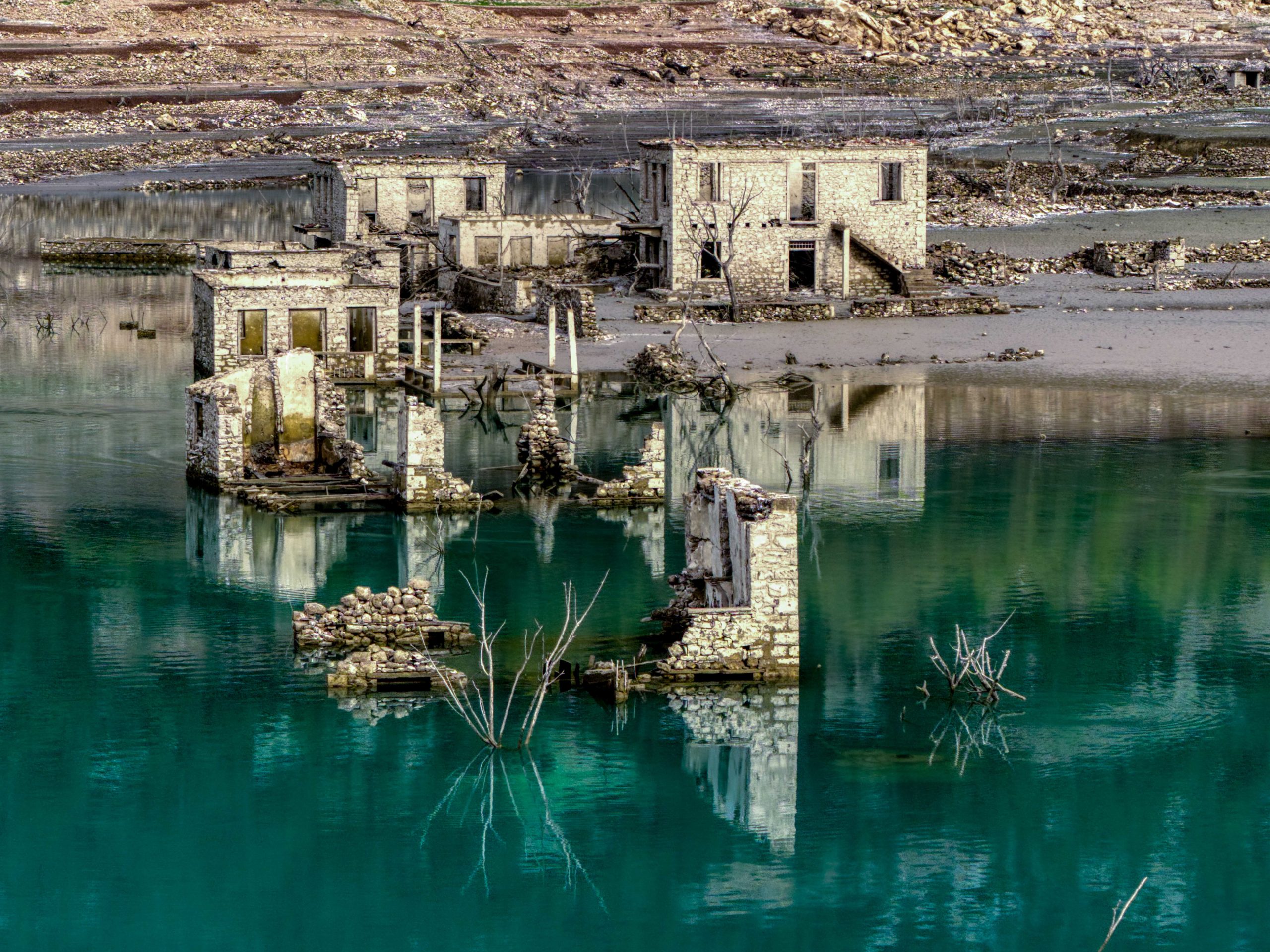 &Sigma;&upsilon;&gamma;&kappa;&lambda;&omicron;&nu;&iota;&sigma;&tau;&iota;&kappa;έ&sigmaf; &epsilon;&iota;&kappa;ό&nu;&epsilon;&sigmaf; &alpha;&pi;ό &tau;&eta;&nu; &lambda;ί&mu;&nu;&eta; &tau;&omicron;&upsilon; &Mu;ό&rho;&nu;&omicron;&upsilon; - &Sigma;&tau;&eta;&nu; &epsilon;&pi;&iota;&phi;ά&nu;&epsilon;&iota;&alpha; &tau;&omicron; &chi;&omega;&rho;&iota;ό &laquo;&phi;ά&nu;&tau;&alpha;&sigma;&mu;&alpha;&raquo; (&phi;&omega;&tau;&omicron;&gamma;&rho;&alpha;&phi;ί&epsilon;&sigmaf;)