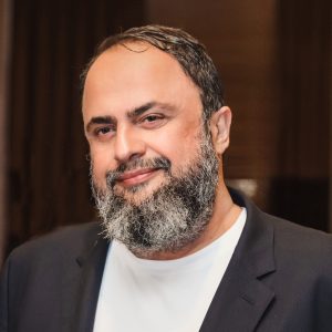 Ο Βαγγέλης Μαρινάκης πρόσφερε 50.000 ευρώ για το φιλανθρωπικό έργο της Ιεράς Μητρόπολης Πειραιώς