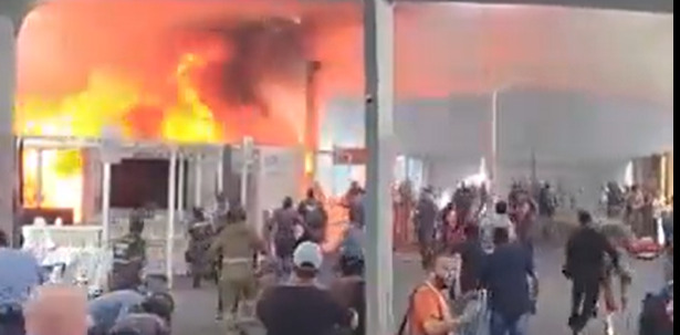 Μπελέμ -COP30: Φωτιά στο χώρο που διεξάγονται οι συνομιλίες για το κλίμα