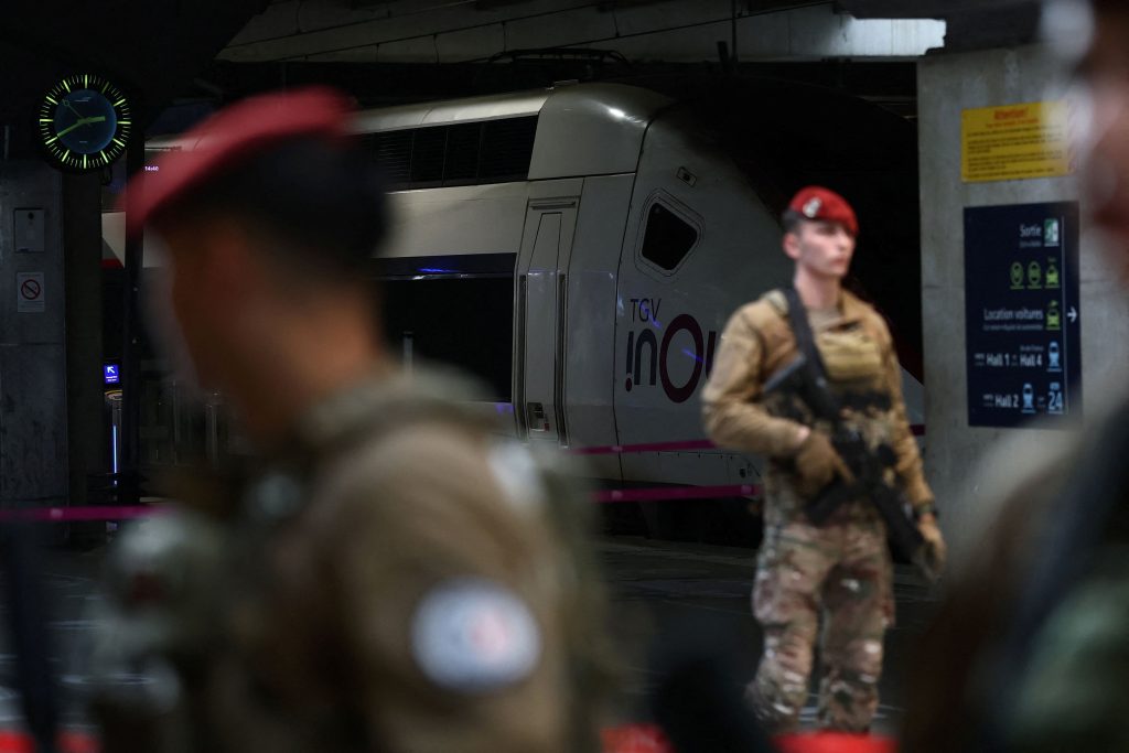 Γαλλία: Αστυνομική επιχείρηση στο σιδηροδρομικό σταθμό Μονπαρνάς του Παρισιού – Συνελήφθη ο δράστης