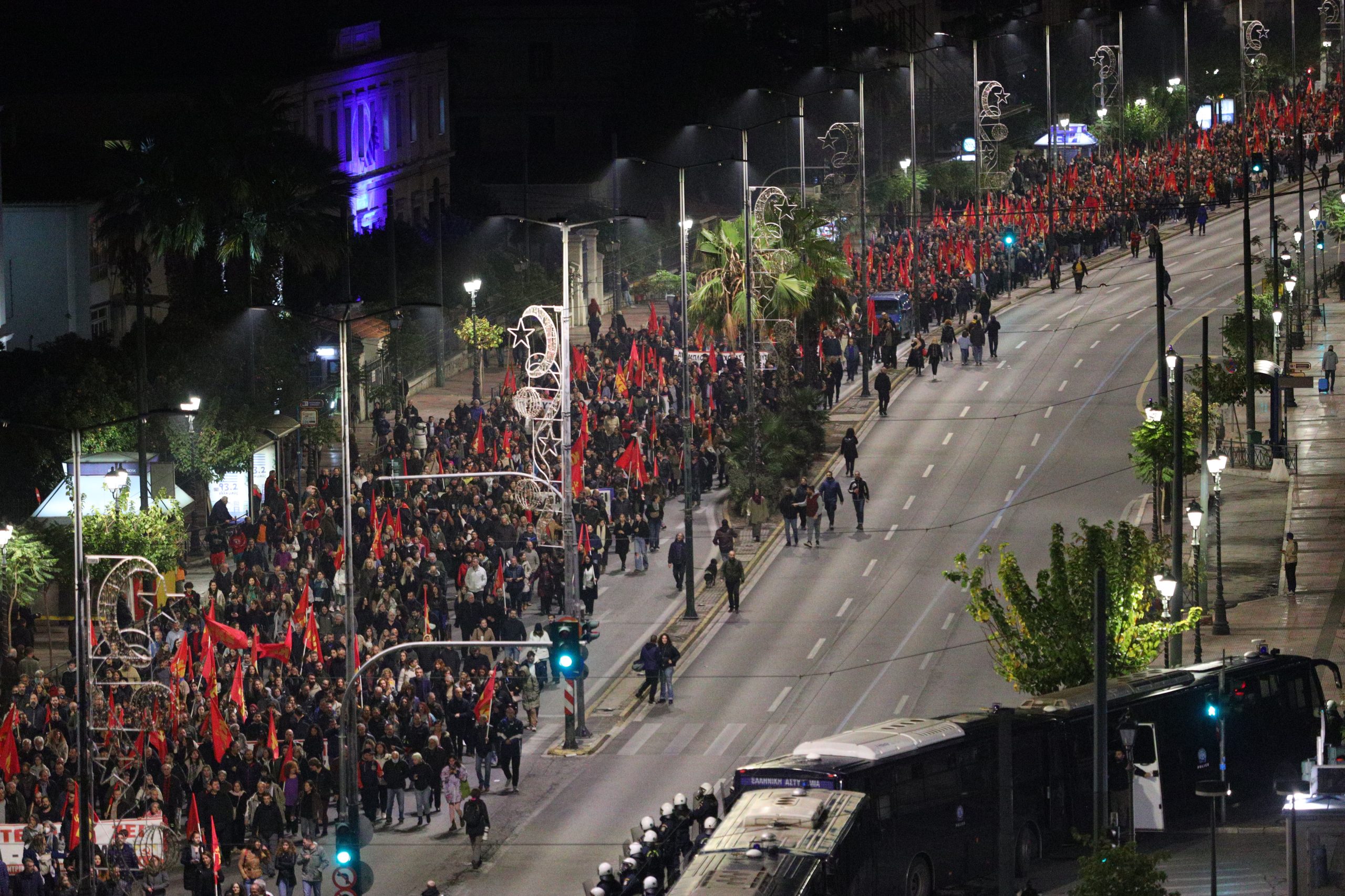 &Pi;&omicron;&lambda;&upsilon;&tau;&epsilon;&chi;&nu;&epsilon;ί&omicron; 2025: &laquo;&Nu;&epsilon;&kappa;&rho;ώ&nu;&epsilon;&iota;&raquo; &eta; &Alpha;&theta;ή&nu;&alpha; &gamma;&iota;&alpha; &tau;&eta;&nu; &mu;&alpha;&zeta;&iota;&kappa;ή &pi;&omicron;&rho;&epsilon;ί&alpha;