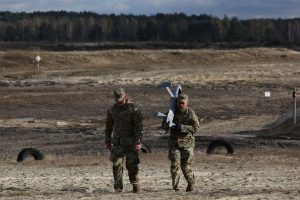 Η Πολωνία αναπτύσσει 10.000 στρατιώτες μετά τις ρωσικές δολιοφθορές – «Αναμένονται νέα χτυπήματα» ενόψει εορτών