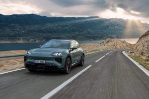 Νέα Porsche Cayenne: Με 1.156 ίππους και ασύρματη φόρτιση