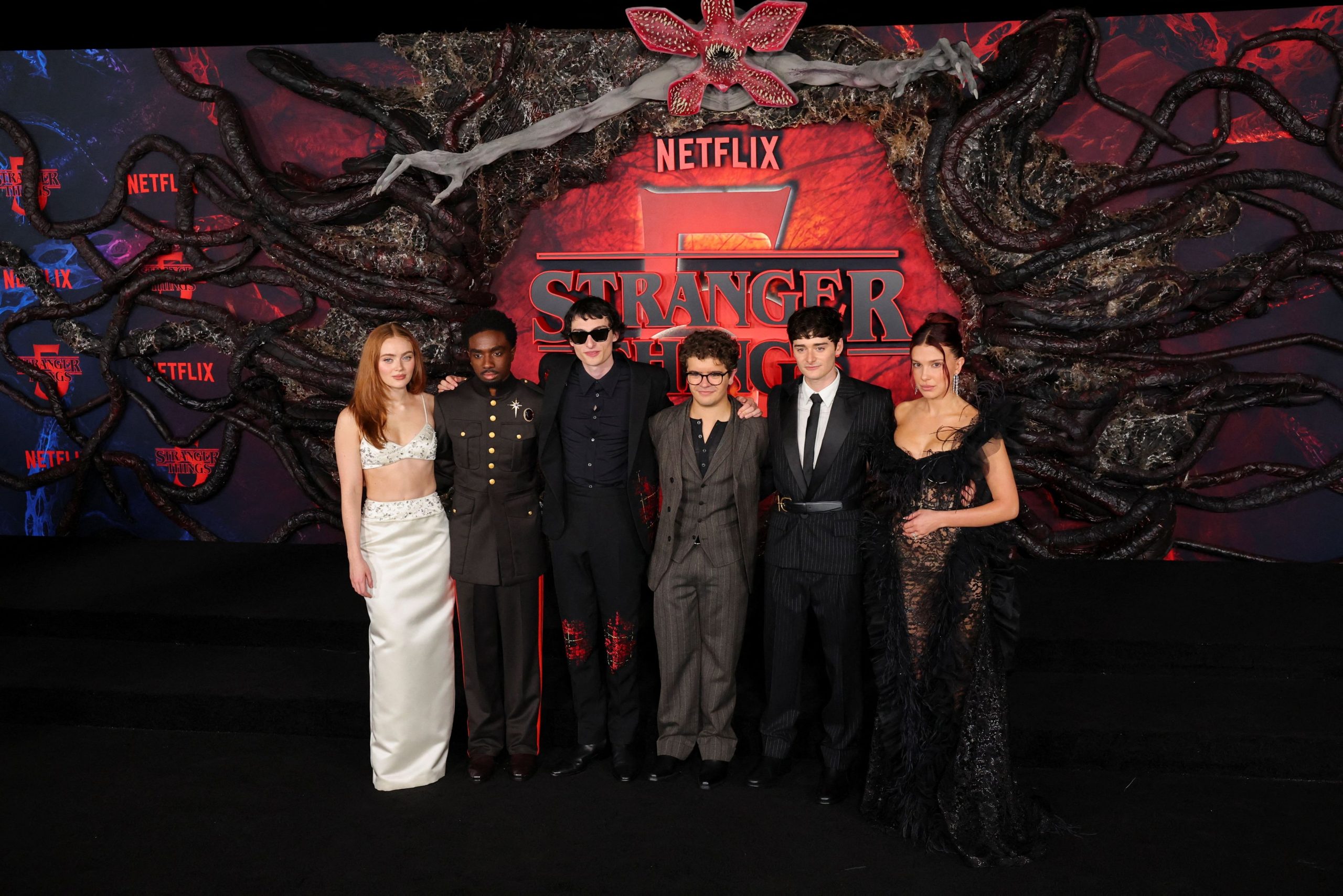 Stranger Things: &Eta; &sigma;&epsilon;&iota;&rho;ά &pi;&omicron;&upsilon; &laquo;&kappa;&rho;ά&sigma;&alpha;&rho;&epsilon;&raquo; &tau;&omicron; Netflix