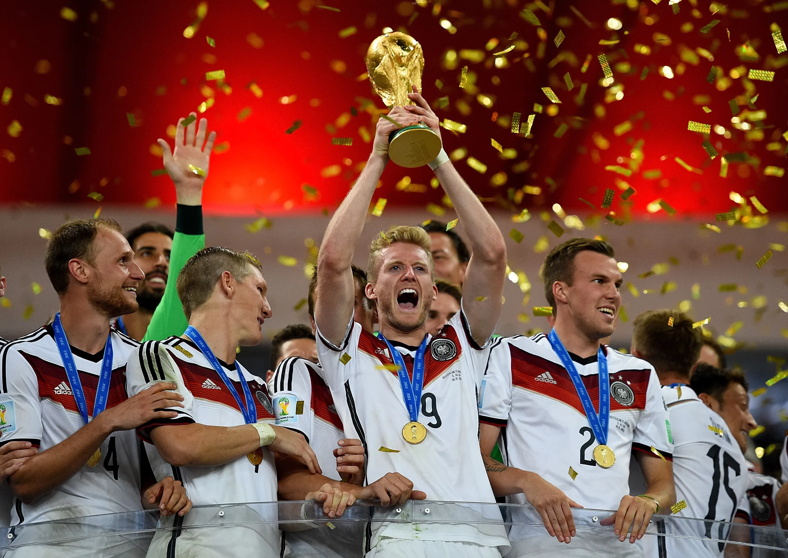 &Alpha;&pi;ό &tau;&omicron; &Pi;&alpha;&gamma;&kappa;ό&sigma;&mu;&iota;&omicron; &Kappa;ύ&pi;&epsilon;&lambda;&lambda;&omicron; &sigma;&tau;&iota;&sigmaf; &pi;&alpha;&gamma;&omega;&mu;έ&nu;&epsilon;&sigmaf; &kappa;&omicron;&rho;&upsilon;&phi;έ&sigmaf;: &Omicron; &pi;&alpha;&gamma;&kappa;ό&sigma;&mu;&iota;&omicron;&sigmaf; &pi;&rho;&omega;&tau;&alpha;&theta;&lambda;&eta;&tau;ή&sigmaf; &pi;&omicron;&upsilon; &laquo;έ&sigma;&pi;&alpha;&sigma;&epsilon;&raquo; &tau;&alpha; ό&rho;&iota;&alpha;... &sigma;ώ&mu;&alpha;&tau;&omicron;&sigmaf; &kappa;&alpha;&iota; &mu;&upsilon;&alpha;&lambda;&omicron;ύ!