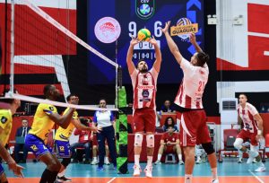 Ολυμπιακός – Λας Πάλμας 1-3: Κρίσιμα λάθη του διαιτητή στο φινάλε στέρησαν τη νίκη από τους Πειραιώτες