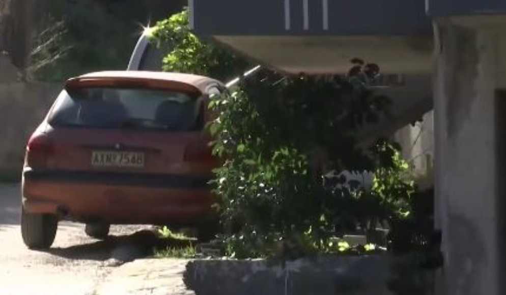 Ασύλληπτη τραγωδία στην Αχαΐα: Ο 25χρονος πήρε αγκαλιά τον 4χρονο, χτύπησε σε μπαλκόνι, ζαλίστηκε και έπεσαν μαζί