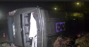 Ανατροπή λεωφορείου: Στο νοσοκομείο Βόλου 13 τραυματίες – Οι μαρτυρίες για το πώς έγινε το ατύχημα