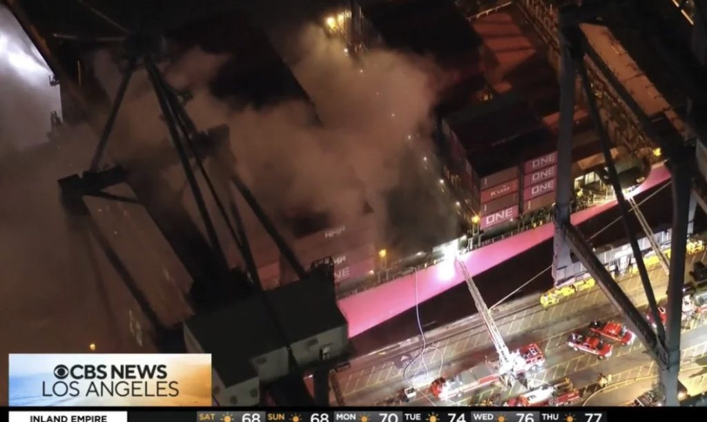 ΗΠΑ: Πυρκαγιά ξέσπασε σε πλοίο στο λιμάνι του Λος Άντζελες