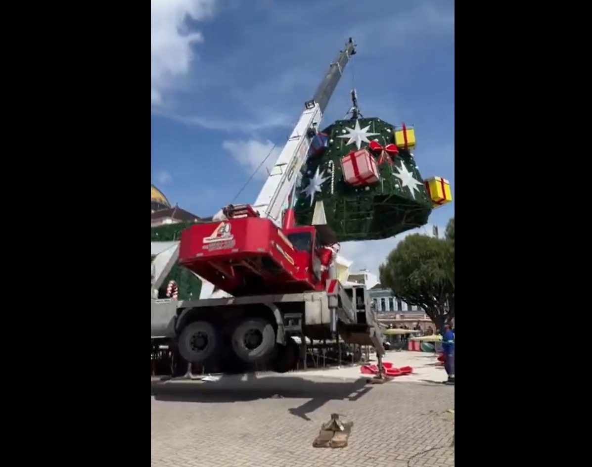 Τραγωδία στην Βραζιλία: 40χρονος εργάτης καταπλακώθηκε από γερανό σε τοποθέτηση χριστουγεννιάτικου δέντρου