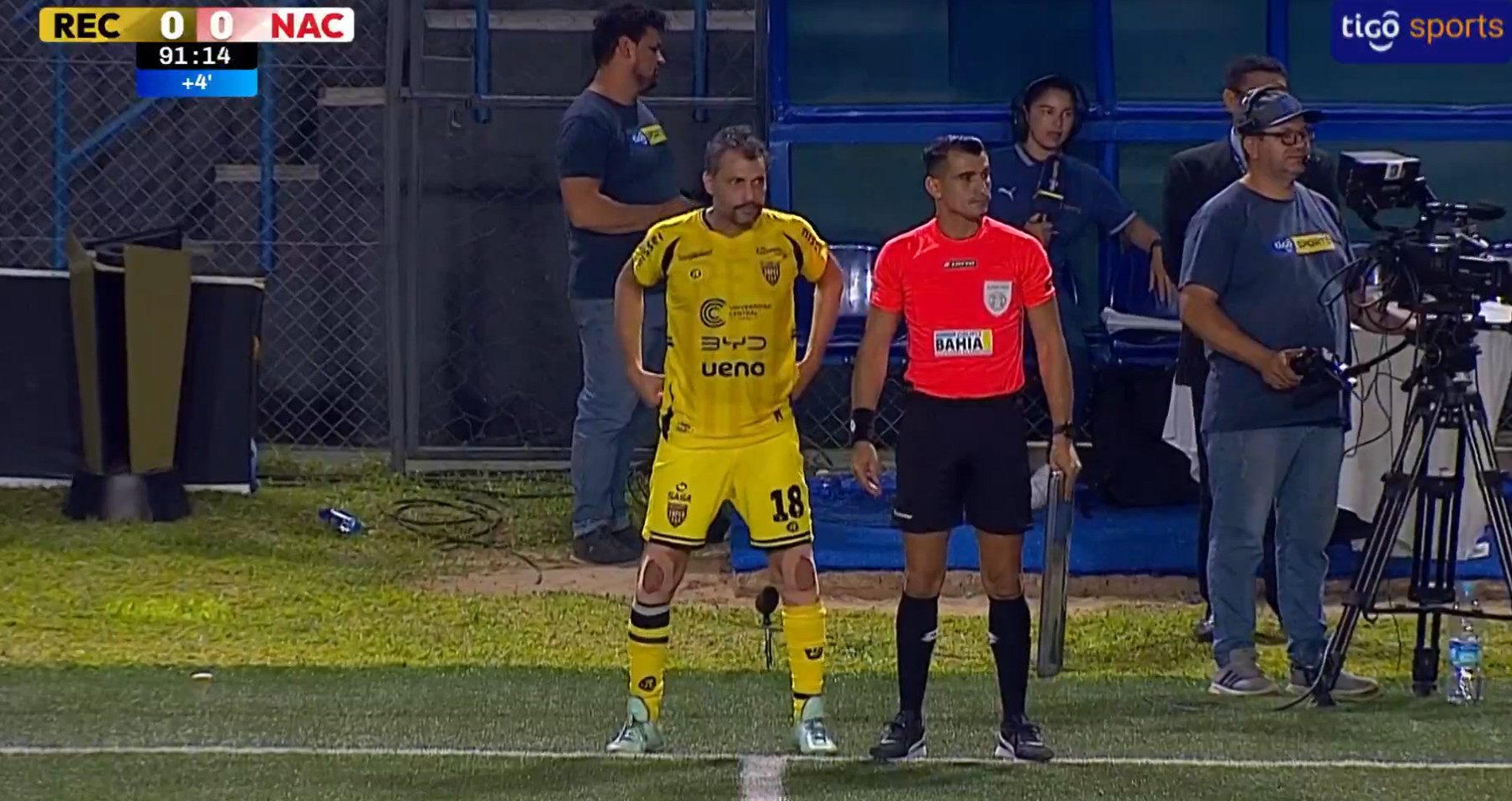 Απίστευτο κι όμως αληθινό: Πρόεδρος ομάδας στην Παραγουάη έβαλε αλλαγή... τον εαυτό του (vid)