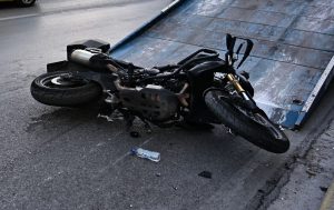 Τραγωδία στη Νάξο: Ένας νεκρός μετά από σύγκρουση μηχανής με αγροτικό