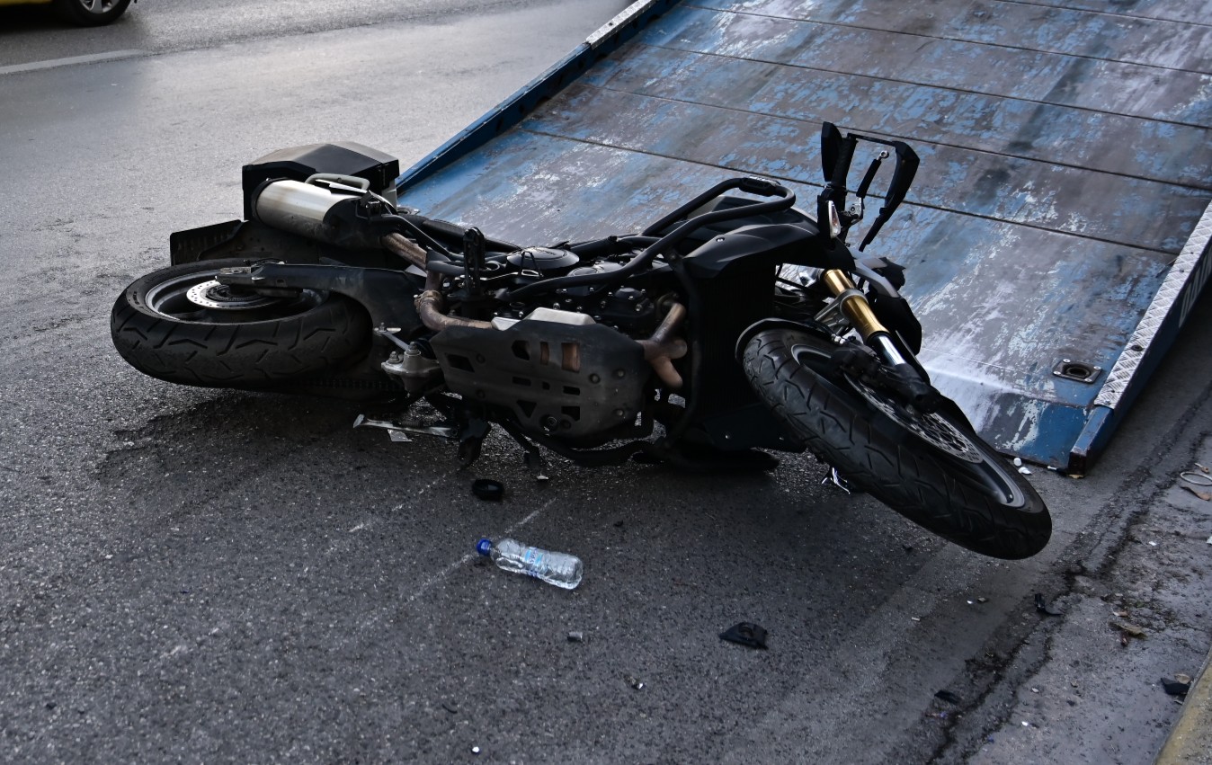 &Tau;&rho;&alpha;&gamma;&omega;&delta;ί&alpha; &sigma;&tau;&eta; &Nu;ά&xi;&omicron;: Έ&nu;&alpha;&sigmaf; &nu;&epsilon;&kappa;&rho;ό&sigmaf; &mu;&epsilon;&tau;ά &alpha;&pi;ό &sigma;ύ&gamma;&kappa;&rho;&omicron;&upsilon;&sigma;&eta; &mu;&eta;&chi;&alpha;&nu;ή&sigmaf; &mu;&epsilon; &alpha;&gamma;&rho;&omicron;&tau;&iota;&kappa;ό