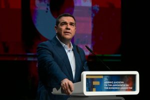 Τσίπρας: Τις αντιδράσεις των κομμάτων προκαλούν τα αποσπάσματα της «Ιθάκης» για την διαπραγμάτευση του 2015