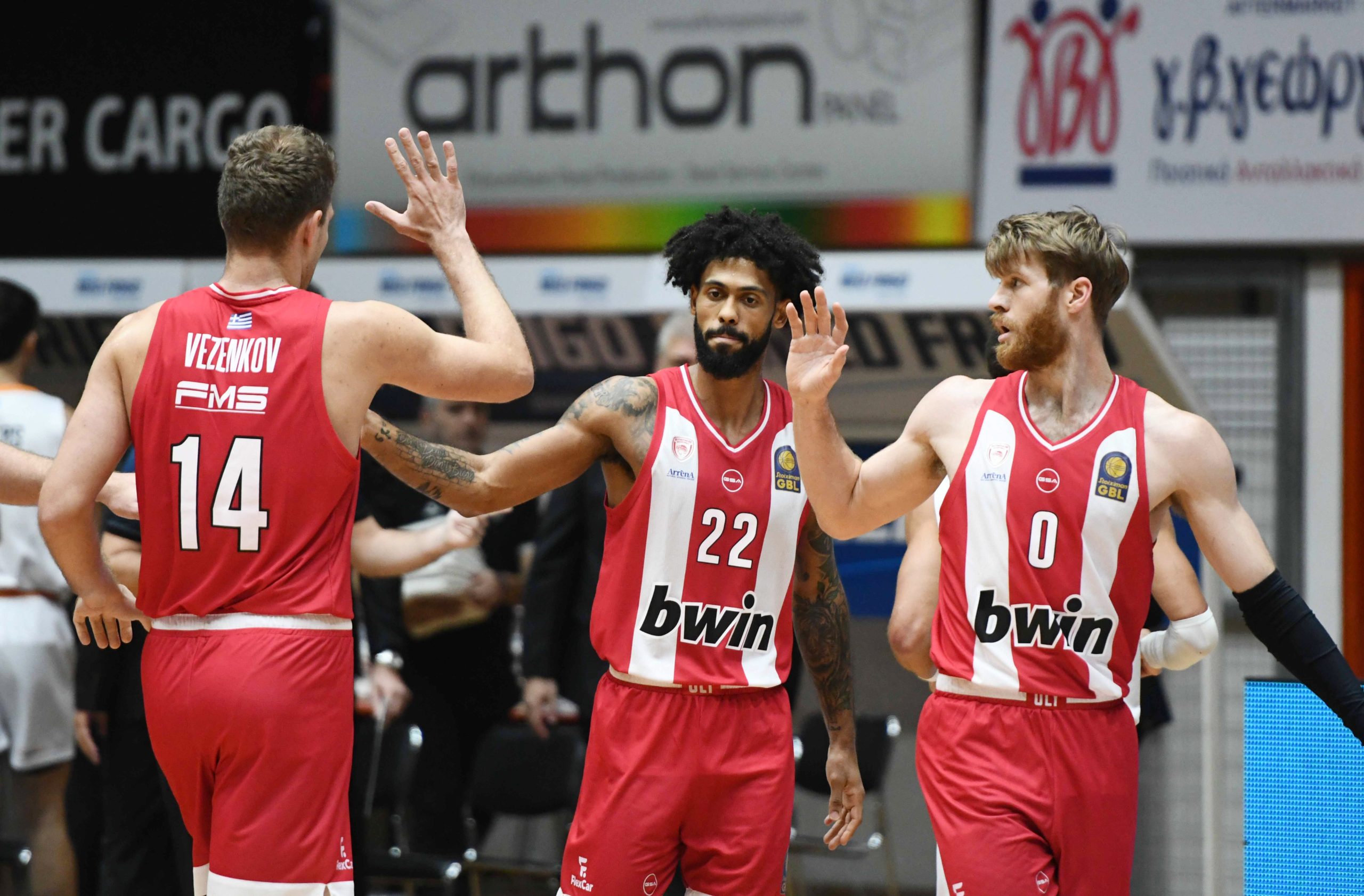 &Omicron;&lambda;&upsilon;&mu;&pi;&iota;&alpha;&kappa;ό&sigmaf;: &Epsilon;&pi;ί&delta;&epsilon;&iota;&xi;&eta; &delta;ύ&nu;&alpha;&mu;&eta;&sigmaf; &sigma;&tau;&eta;&nu; &Pi;ά&tau;&rho;&alpha;, &epsilon;ύ&kappa;&omicron;&lambda;&alpha; &omicron;&iota; &laquo;&epsilon;&rho;&upsilon;&theta;&rho;ό&lambda;&epsilon;&upsilon;&kappa;&omicron;&iota;&raquo; &mu;&epsilon; 88-64 (vids)