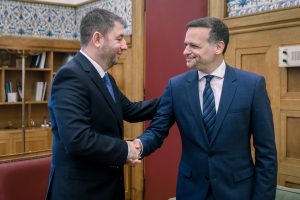 Ανδρουλάκης – Δούκας: Μιλούν μεταξύ τους μόνο για τα απαραίτητα