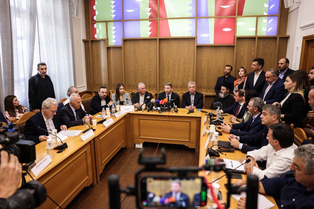 Πόλεμος ανακοινώσεων κυβέρνησης και ΠΑΣΟΚ για τα γεγονότα στα Βορίζια: Τι είπε ο Νίκος Ανδρουλάκης