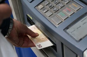 Συνταξιούχοι: Τριπλό μπόνους ως τα Χριστούγεννα – Ποιοι θα δουν περισσότερα χρήματα στους λογαριασμούς