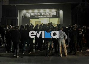 Κοσμοσυρροή στα εγκαίνια γραφείου τελετών στην Εύβοια: Τους ευχήθηκαν και… καλές δουλειές!