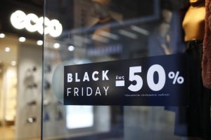 Black Friday και Cyber Monday: Πότε ξεκινούν οι μεγάλες εκπτώσεις – Όσα πρέπει να γνωρίζετε