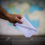 Δημοσκόπηση Metron Analysis: Απέχει η ΝΔ από την αυτοδυναμία – Πώς αξιολογούν οι πολίτες πιθανά νέα κόμματα Τσίπρα και Σαμαρά