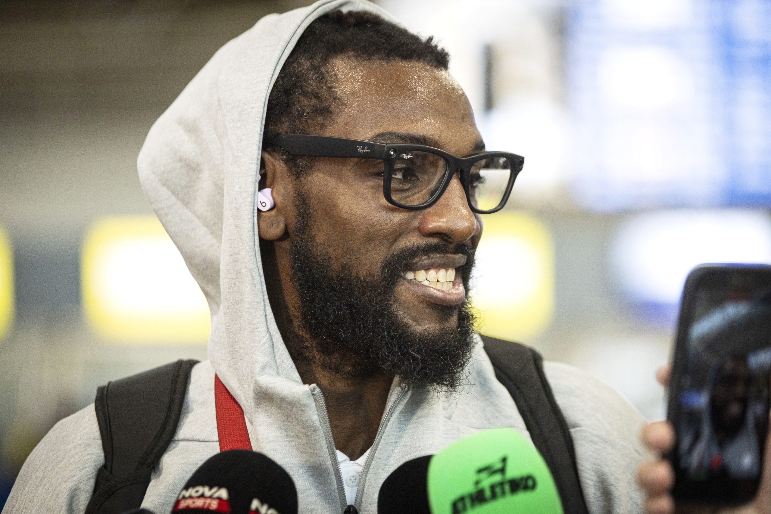 &Phi;&alpha;&rho;ί&nu;&tau;: &laquo;&Epsilon;ί&mu;&alpha;&iota; έ&tau;&omicron;&iota;&mu;&omicron;&sigmaf; &nu;&alpha; &pi;&alpha;ί&xi;&omega;&raquo;