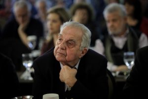 ΠΑΣΟΚ για Αλέκο Φλαμπουράρη: «Άφησε το αποτύπωμά του ως μια συνετή και νηφάλια φωνή στον πολιτικό διάλογο»