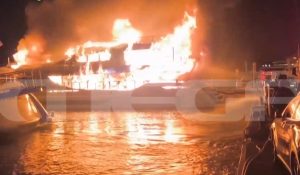 Φωτιά σε σκάφη στη Μαρίνα Ζέας – Βυθίστηκαν τουλάχιστον τρία