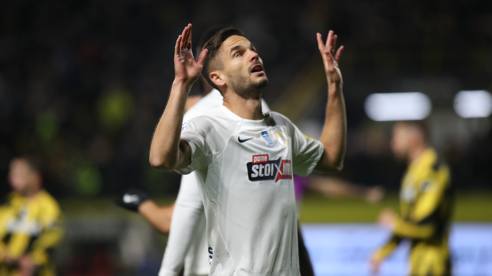 Η ΑΕΚ προηγείται στην Φλωρεντία με γκολ του Γκατσίνοβιτς