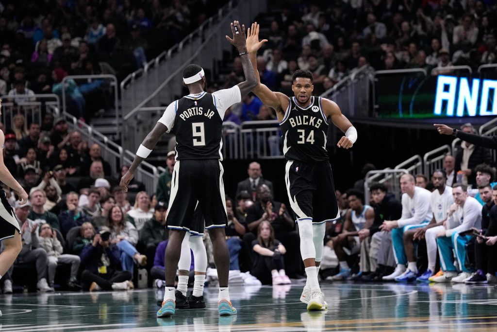 NBA: Γιάννης σε… άλλο επίπεδο με 18 ασίστ, Κάρι «φλέγεται» με 49 πόντους πάνω στον Ουεμπανιάμα