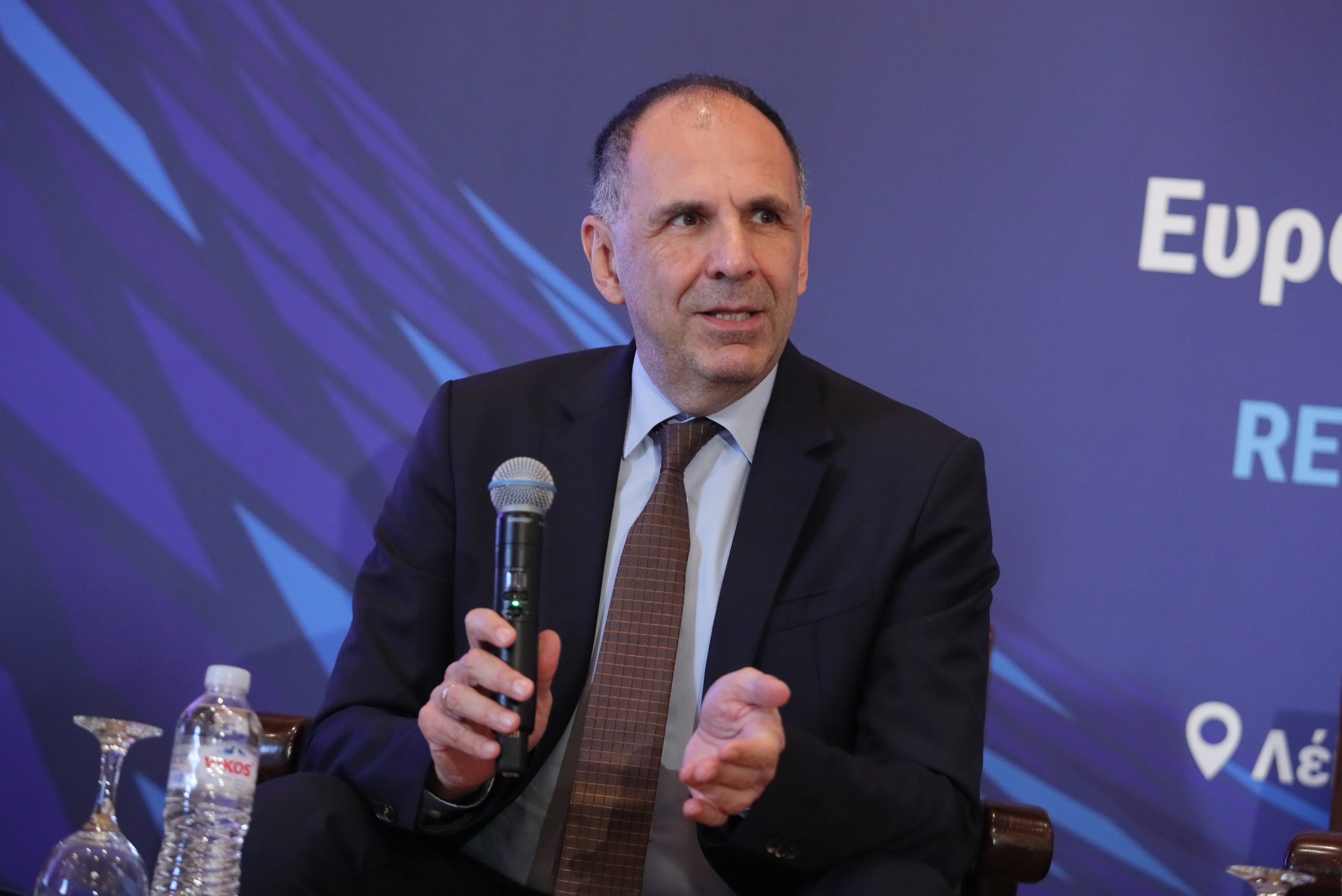 &Gamma;&rho;ά&mu;&mu;&alpha; &sigma;&tau;&eta;&nu; Ά&gamma;&kappa;&upsilon;&rho;&alpha;: &Tau;&omicron;&nu; &Delta;&epsilon;&kappa;έ&mu;&beta;&rho;&iota;&omicron; &eta; &pi;&rho;ό&sigma;&kappa;&lambda;&eta;&sigma;&eta; &gamma;&iota;&alpha; &tau;&omicron; &laquo;5&Chi;5&raquo;