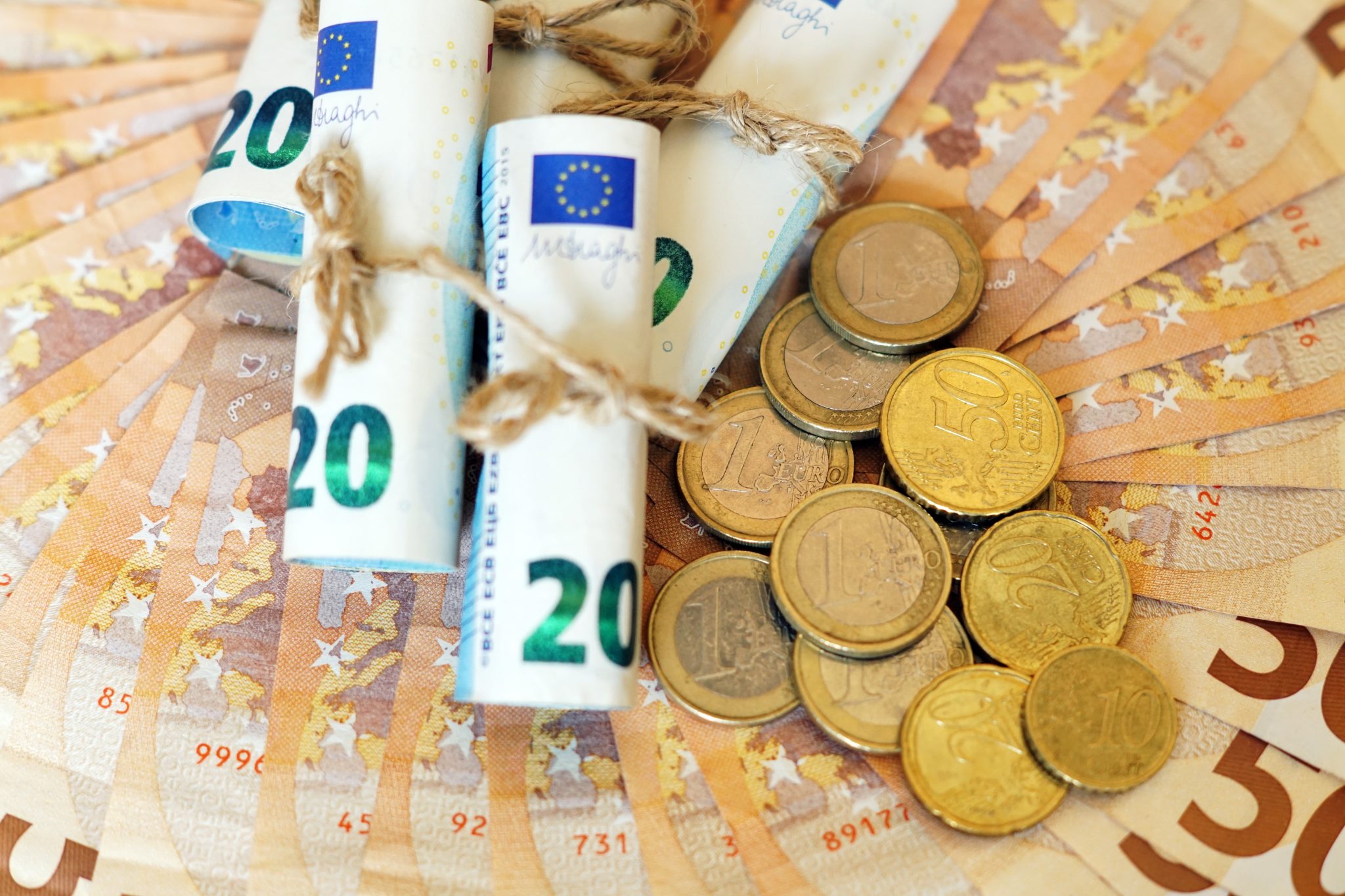 Χαρτονομίσματα και κέρματα ευρώ