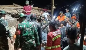 Ινδονησία: Φονική κατολίσθηση με δυο νεκρούς και τουλάχιστον 21 αγνοούμενους