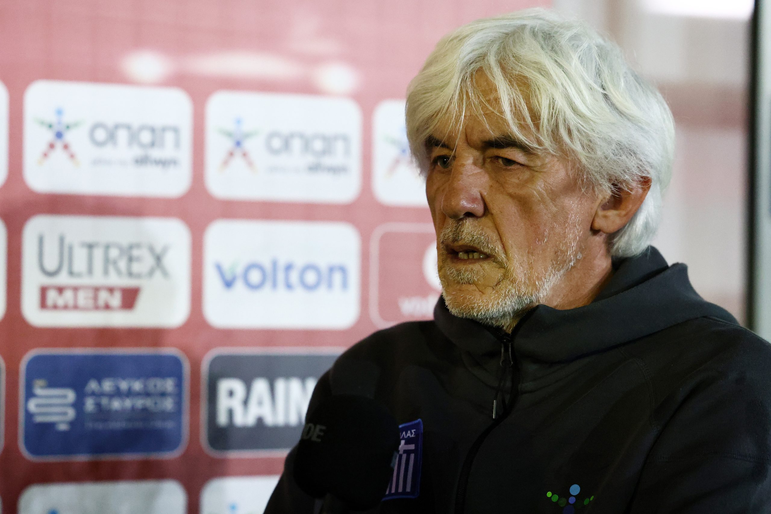 &Iota;&beta;ά&nu; &Gamma;&iota;&omicron;&beta;ά&nu;&omicron;&beta;&iota;&tau;&sigmaf;: &laquo;&Nu;&alpha; &gamma;&upsilon;&rho;ί&sigma;&omicron;&upsilon;&mu;&epsilon; &sigma;&tau;&iota;&sigmaf; &nu;ί&kappa;&epsilon;&sigmaf; &kappa;&alpha;&iota; &tau;&iota;&sigmaf; &kappa;&alpha;&lambda;έ&sigmaf; &epsilon;&mu;&phi;&alpha;&nu;ί&sigma;&epsilon;&iota;&sigmaf;&raquo; (vid)