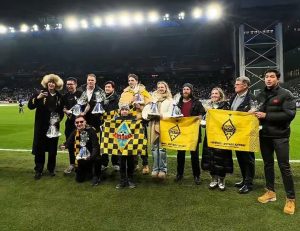 Ποδοσφαιρικός πολιτισμός: Η Κοπεγχάγη τίμησε τους 10 φίλους της Καϊράτ που βρέθηκαν στη Δανία (vid)