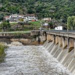 «Καταποντίστηκε η Δυτική Ελλάδα»: Πλημμύρισαν πόλεις, διασώζουν κατοίκους με βάρκες στη Φιλιππιάδα