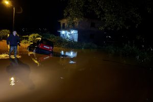 Κακοκαιρία: Δύσκολη η νύχτα στα Βόρεια Τζουμέρκα – Εγκλωβισμένοι σε ξενοδοχείο στους Μελισσουργούς
