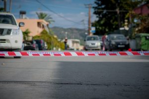 Ηράκλειο: Αυτοκίνητο έπεσε σε τζαμαρία μίνι μάρκετ στο κέντρο της πόλης