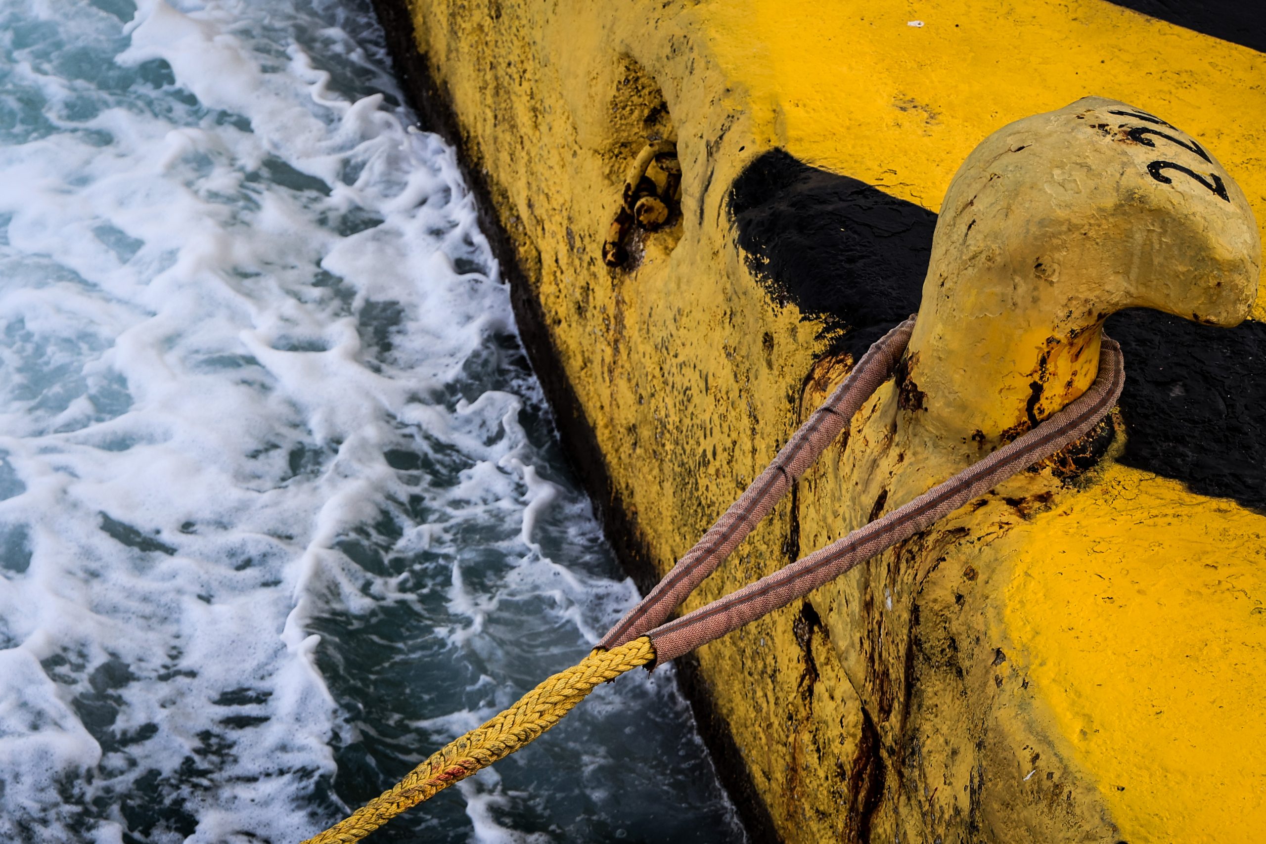 Συναγερμός στο λιμάνι Πειραιά: Πτώση οχήματος με έναν 69χρονο στη θάλασσα