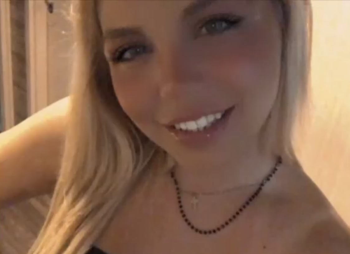 &Xi;&epsilon;&sigma;&pi;&omicron;ύ&nu; &eta; &mu;&eta;&tau;έ&rho;&alpha; &kappa;&alpha;&iota; &omicron;&iota; &alpha;&delta;&epsilon;&lambda;&phi;έ&sigmaf; 26&chi;&rho;&omicron;&nu;&eta;&sigmaf; &pi;&omicron;&upsilon; &sigma;&kappa;&omicron;&tau;ώ&theta;&eta;&kappa;&epsilon; &sigma;&epsilon; &tau;&rho;&omicron;&chi;&alpha;ί&omicron; &sigma;&tau;&omicron; &Eta;&rho;ά&kappa;&lambda;&epsilon;&iota;&omicron; - &laquo;&Omicron; &omicron;&delta;&eta;&gamma;ό&sigmaf; &sigma;&upsilon;&nu;&epsilon;&chi;ί&zeta;&epsilon;&iota; &tau;&eta; &zeta;&omega;ή &tau;&omicron;&upsilon;&raquo;