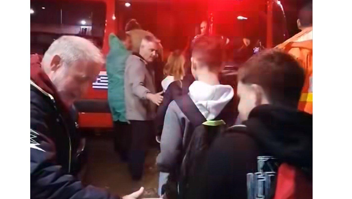 Σφοδρή κακοκαιρία στη Βόνιτσα: Μαθητές χρειάστηκαν… πυροσβεστικό όχημα για να αποχωρήσουν από το φροντιστήριο