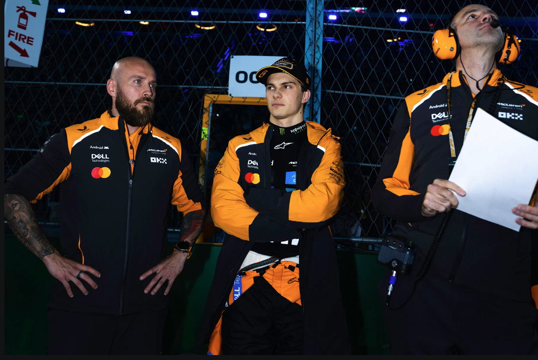 &Alpha;&nu;&tau;&rho;έ&alpha; &Sigma;&tau;έ&lambda;&alpha; &gamma;&iota;&alpha; &tau;&omicron;&nu; &alpha;&pi;&omicron;&kappa;&lambda;&epsilon;&iota;&sigma;&mu;ό &tau;&eta;&sigmaf; McLaren: &laquo;&Eta; &pi;&alpha;&rho;&alpha;&beta;ί&alpha;&sigma;&eta; ή&tau;&alpha;&nu; &alpha;&kappa;&omicron;ύ&sigma;&iota;&alpha;... &zeta;&eta;&tau;ά&mu;&epsilon; &sigma;&upsilon;&gamma;&gamma;&nu;ώ&mu;&eta; &alpha;&pi;ό &tau;&omicron;&upsilon;&sigmaf; &omicron;&delta;&eta;&gamma;&omicron;ύ&sigmaf; &kappa;&alpha;&iota; &tau;&omicron;&upsilon;&sigmaf; &omicron;&pi;&alpha;&delta;&omicron;ύ&sigmaf; &mu;&alpha;&sigmaf;!&raquo;